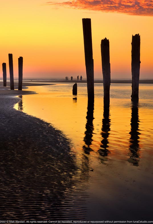 _MG_3953_Joes_creek_sunset_people_pilings-med